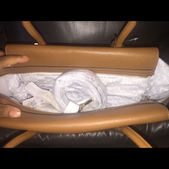 Michael Kors purse - Picture 3 of 15